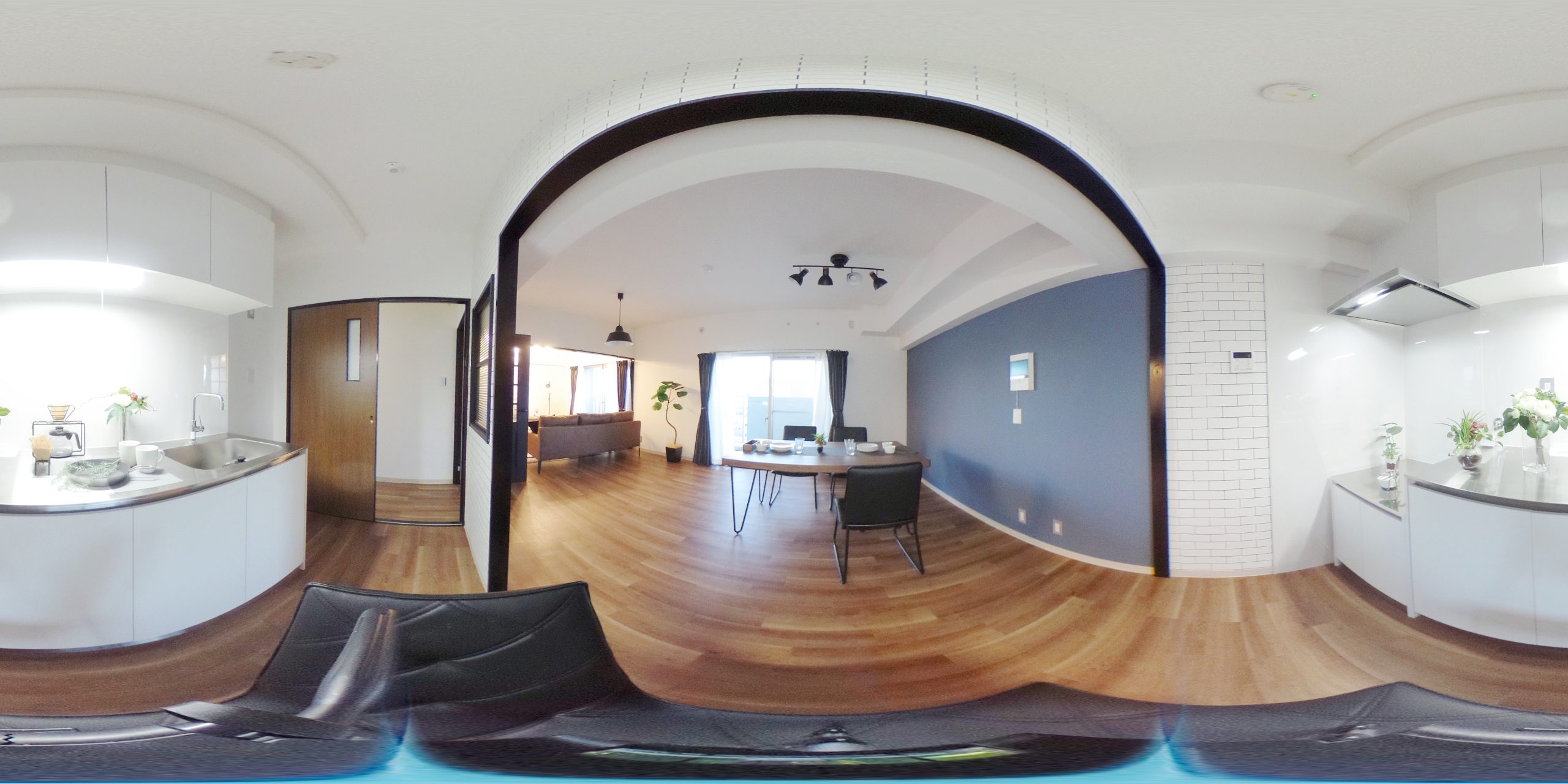 キッチン3D ホワイトデザインのキッチンとレンガ調のクロスが目を引きます