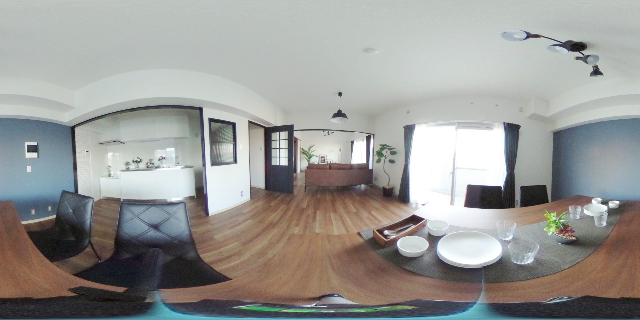 ダイニング3D おしゃれなアクセントクロスとキッチンを明るくする黒い内窓も